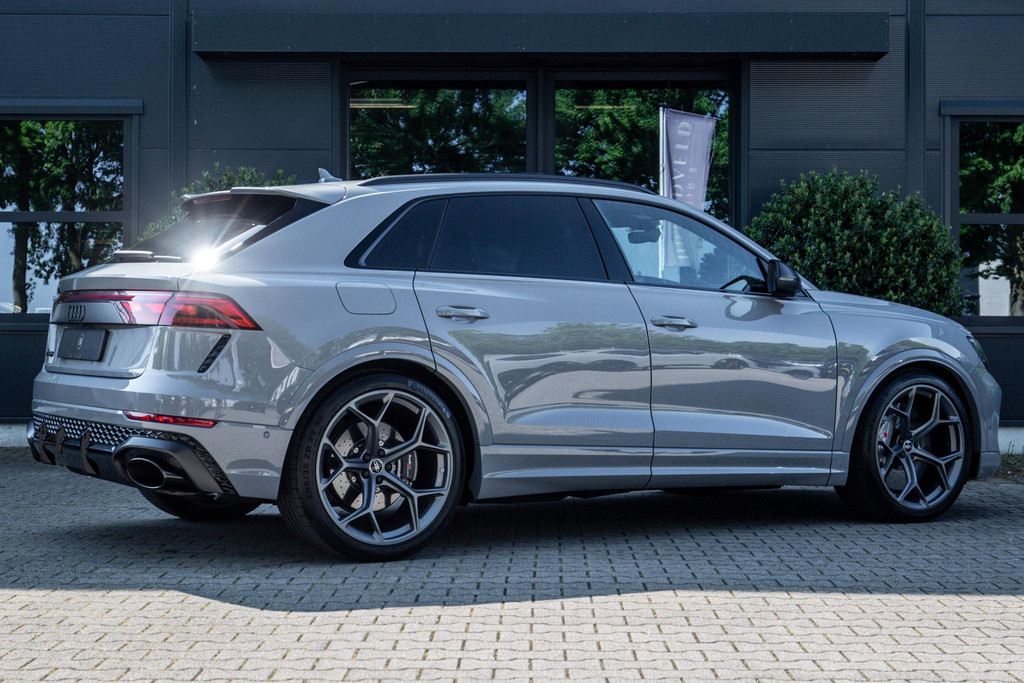 53306889-8.jpg
